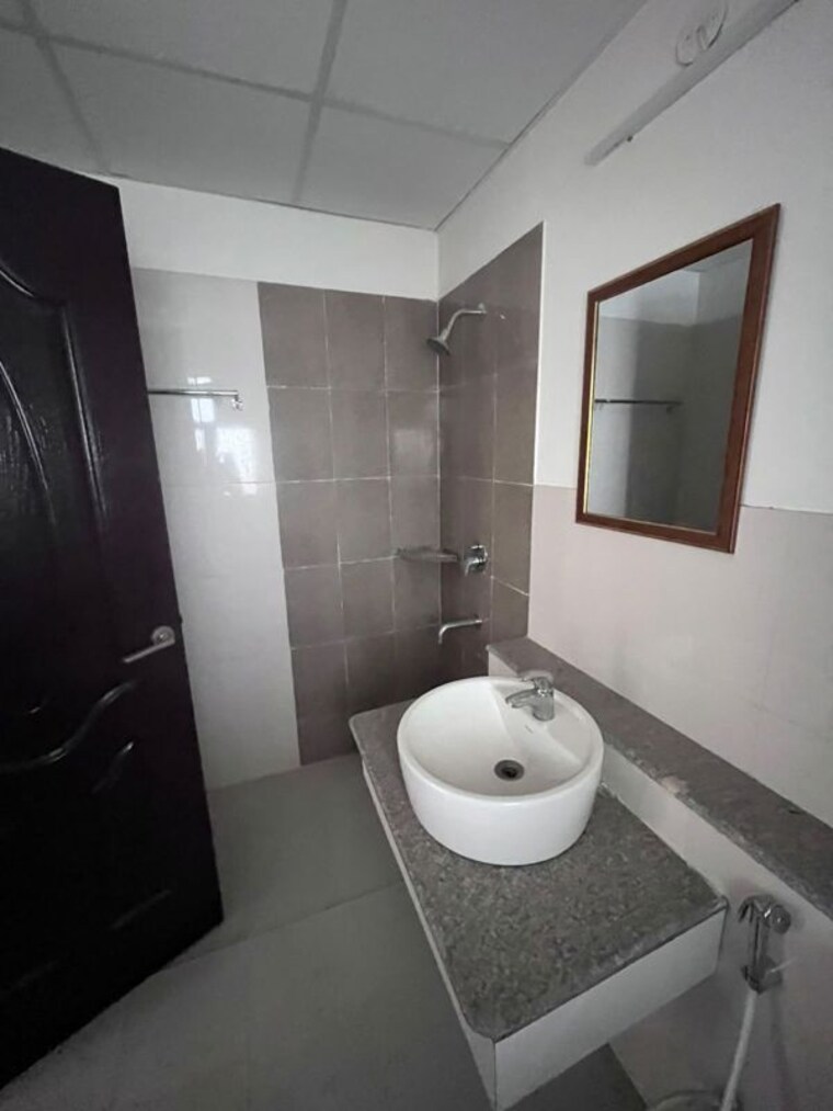 Bathroom, assotech-blith 3 Bedroom 1685 Sq.Ft. Apartment In Sector 99 Gurgaon 10702211