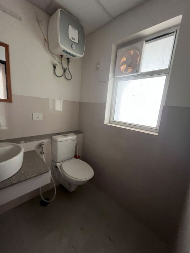 Bathroom, assotech-blith 3 Bedroom 1685 Sq.Ft. Apartment In Sector 99 Gurgaon 10702211