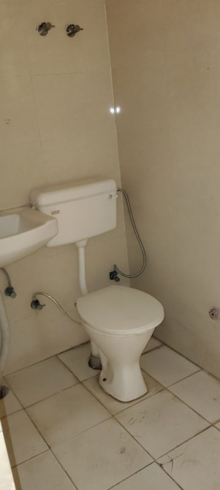 Bathroom, bptp-park-elite-premium 3 Bedroom 1066 Sq.Ft. Apartment In Sector 84 Faridabad 10702240