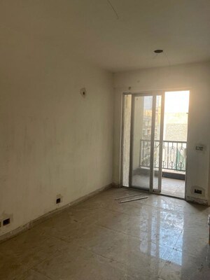 Room in 3 BHK Apartment at Signature Global City 81, Sector 81 – for Sale