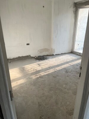 Room in 3 BHK Apartment at Signature Global City 81, Sector 81 – for Sale