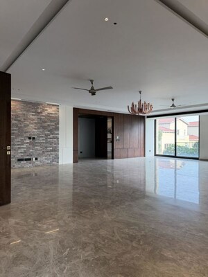 Room in 3 BHK Builder Floor at Sector 23a – for Rent