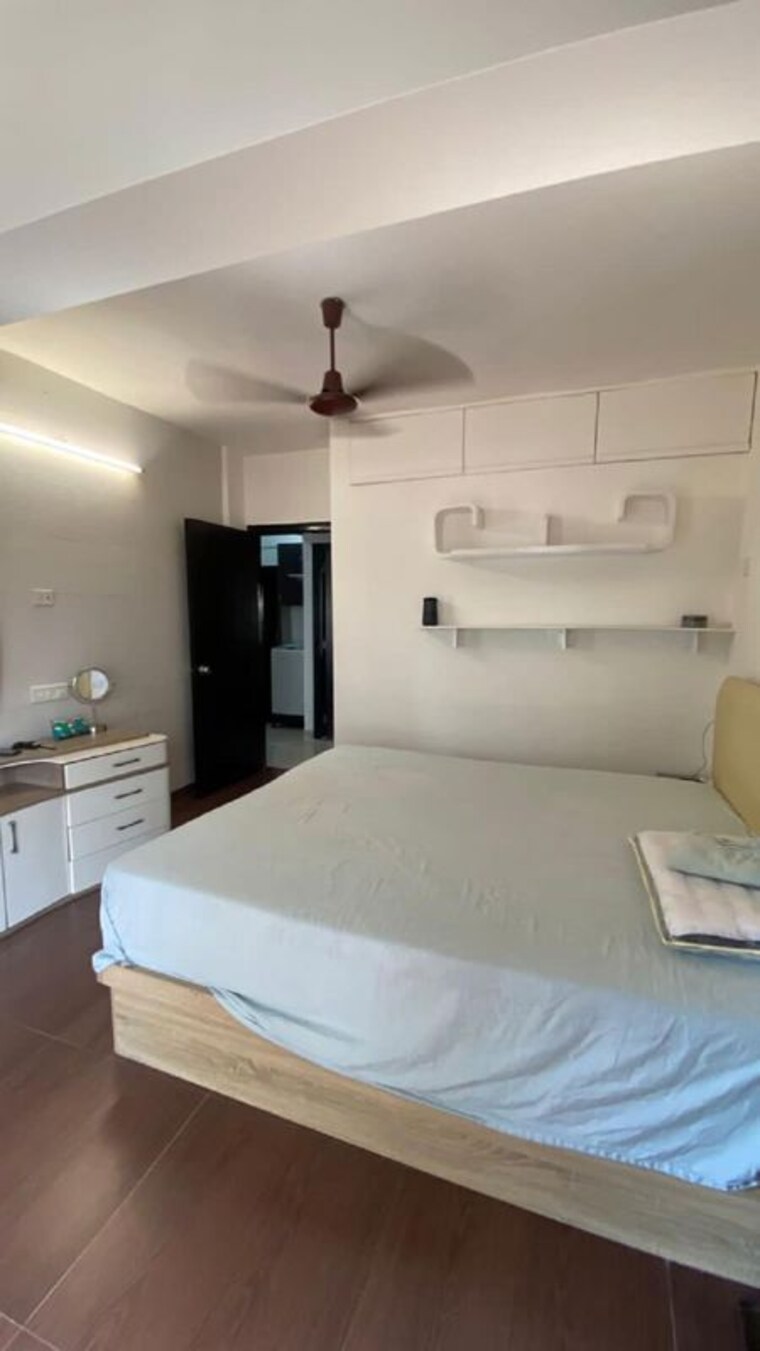 Bedroom, bandra west 1.5 Bedroom 600 Sq.Ft. Apartment In Bandra West Mumbai 10702153