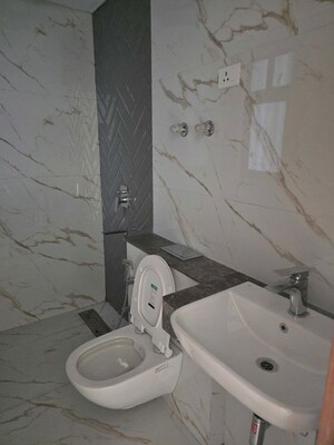 Bathroom in 1 BHK Builder Floor at Sector 21 – for Rent