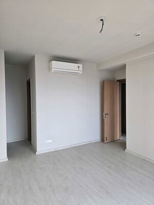 Room in 1 BHK Builder Floor at Sector 21 – for Rent