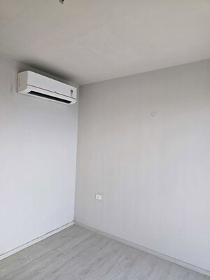 Room in 1 BHK Builder Floor at Sector 21 – for Rent