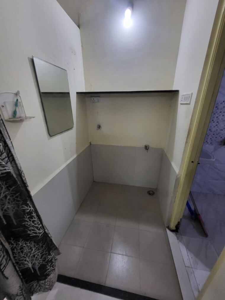 Bathroom, tilak nagar 1 Bedroom 450 Sq.Ft. Apartment In Tilak Nagar Indore 10702255