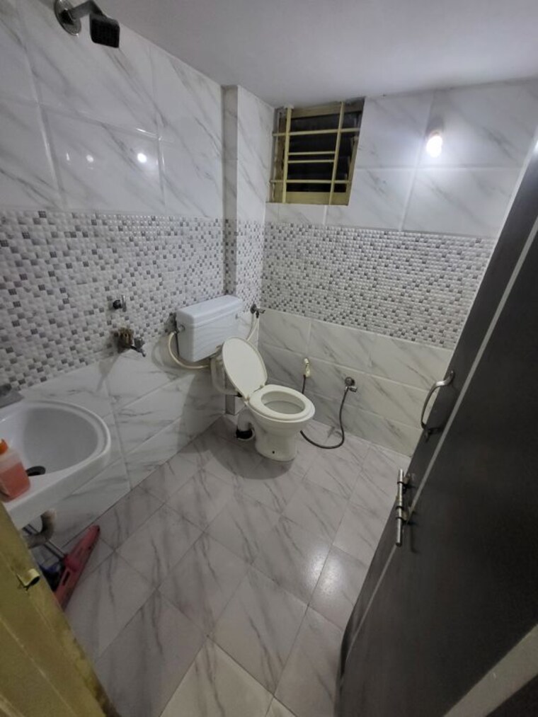 Washroom, tilak nagar 1 Bedroom 450 Sq.Ft. Apartment In Tilak Nagar Indore 10702255
