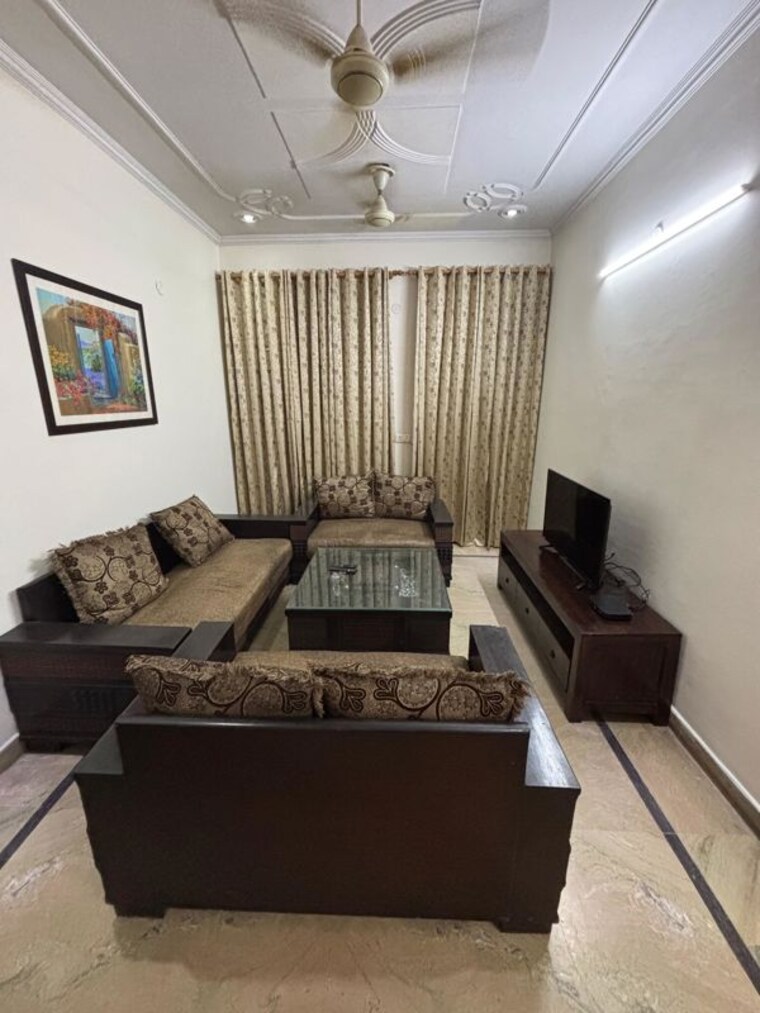 Living Room, sector 45 3 Bedroom 1750 Sq.Ft. Builder Floor In Sector 45 Gurgaon 10702299