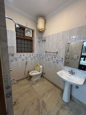 Team Area in 3 BHK Builder Floor at Sector 45 – for Rent