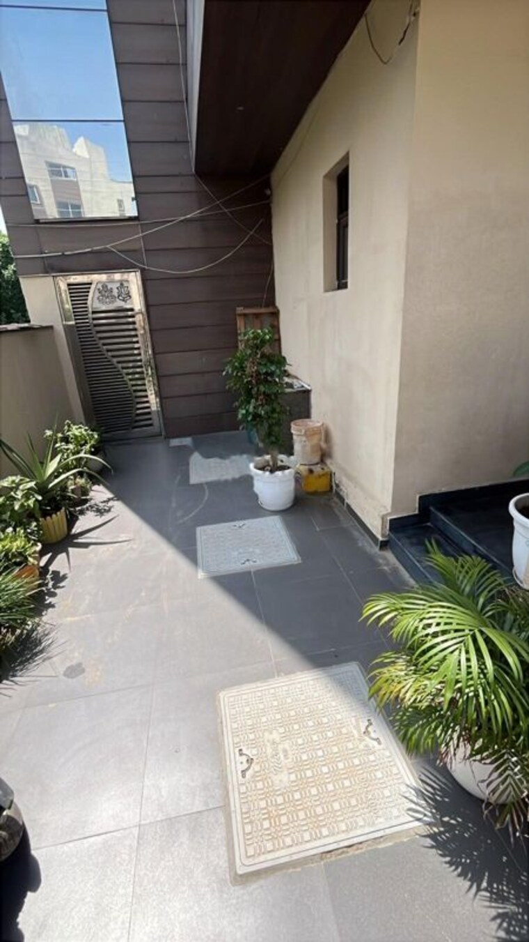 Balcony, gurugram-cghs 3 Bedroom 2070 Sq.Ft. Apartment In Sector 56 Gurgaon 10702306