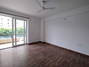 Room in 4 BHK Apartment at Tulip Violet, Sector 69 – for Rent