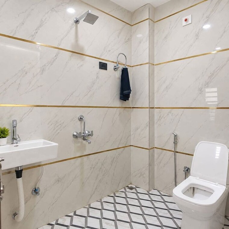Bathroom, freedom fighters enclave 1 Bedroom 600 Sq.Ft. Apartment In Freedom Fighters Enclave Delhi 10702319
