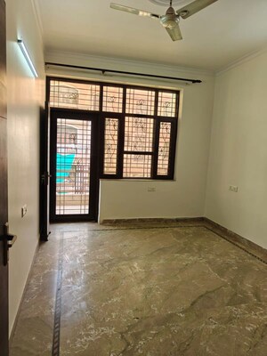 Room in 3 BHK Builder Floor at Sector 45 – for Rent