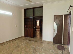 Room in 3 BHK Builder Floor at Sector 45 – for Rent