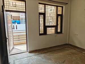 Room in 3 BHK Builder Floor at Sector 45 – for Rent
