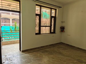 Room in 3 BHK Builder Floor at Sector 45 – for Rent