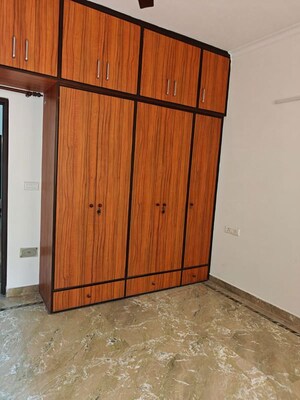 Room in 3 BHK Builder Floor at Sector 45 – for Rent