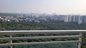 Plot Area in 4 BHK Apartment at DLF Park Place, Sector 54 – for Rent
