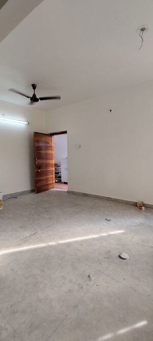 Room in 1 BHK Apartment at Byron Bazar – for Rent