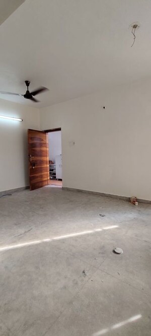 Room in 1 BHK Apartment at Byron Bazar – for Rent