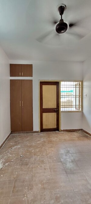 Room in 1 BHK Apartment at Byron Bazar – for Rent