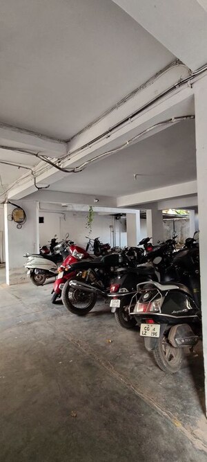 Parking in 1 BHK Apartment at Byron Bazar – for Rent