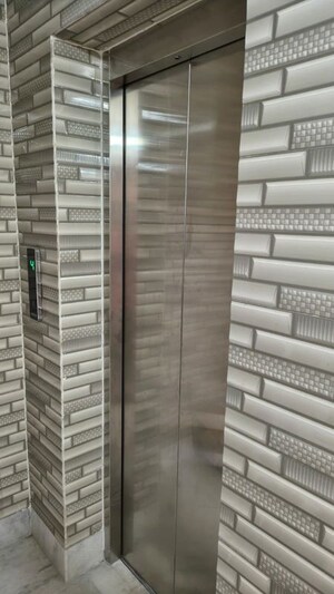 Lift in 3 BHK Apartment at New Town Action Area ii – for Rent