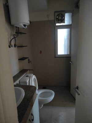 Bathroom in 1 BHK Builder Floor at Sector 23 – for Rent