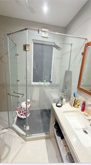 Team Area in 3 BHK Builder Floor at Dlf Phase ii – for Rent