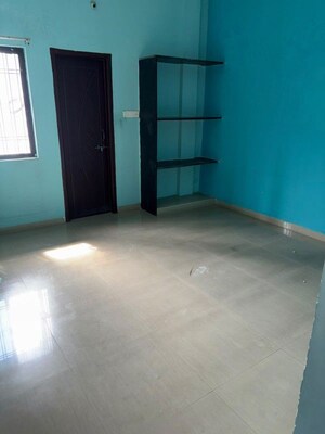 Room in 1 BHK Builder Floor at Pachpedi Naka – for Rent