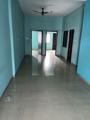 Room in 1 BHK Builder Floor at Pachpedi Naka – for Rent