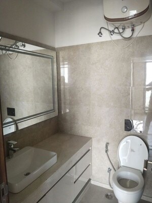 Bathroom in 1 BHK Builder Floor at Sector 21 – for Rent