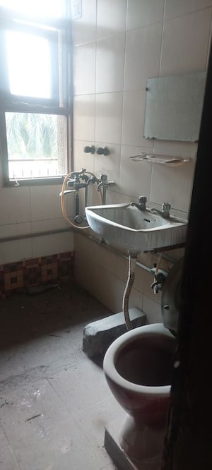 Team Area in 4 BHK Apartment at Patparganj – for Sale