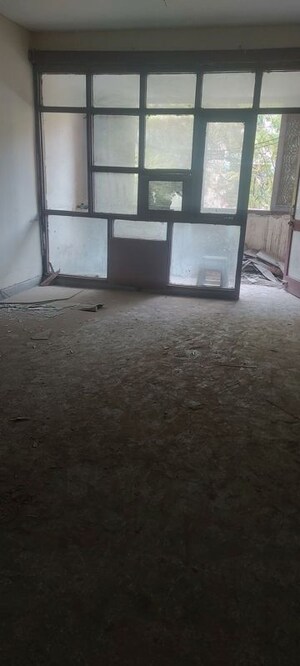 Furnished Amenities in 4 BHK Apartment at Patparganj – for Sale
