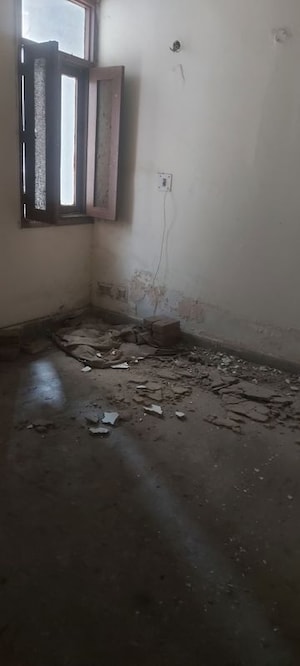 Parking in 4 BHK Apartment at Patparganj – for Sale