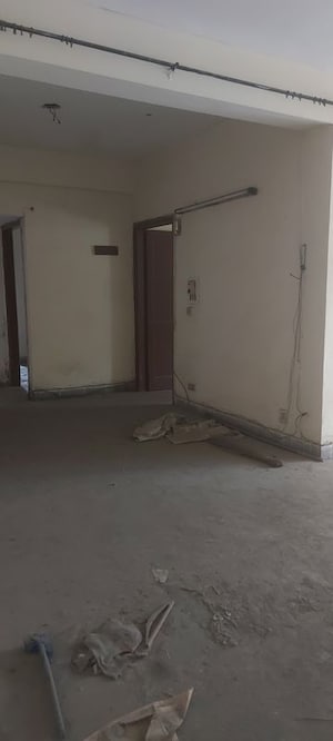 Furnished Amenities in 4 BHK Apartment at Patparganj – for Sale