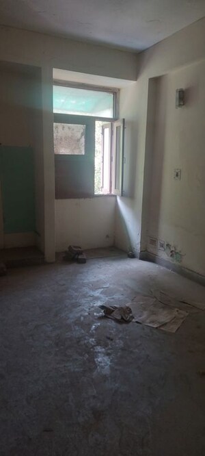 Furnished Amenities in 4 BHK Apartment at Patparganj – for Sale