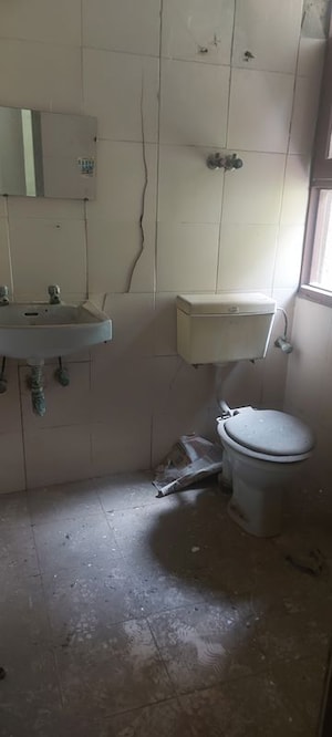 Bathroom in 4 BHK Apartment at Patparganj – for Sale