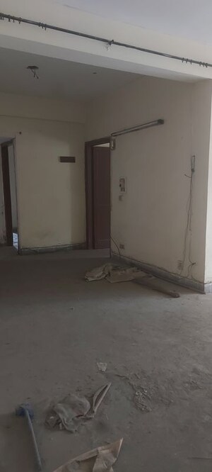 Furnished Amenities in 4 BHK Apartment at Patparganj – for Sale
