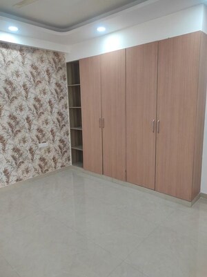 Room in 4 BHK Apartment at Emaar Emerald Floors, Sector 65 – for Rent