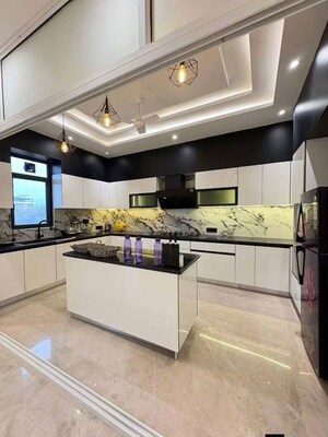Kitchen in 3.5 BHK Builder Floor at BPTP Amstoria, Sector 102 – for Sale