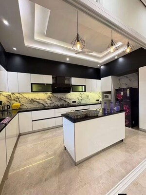 Kitchen in 3.5 BHK Builder Floor at BPTP Amstoria, Sector 102 – for Sale