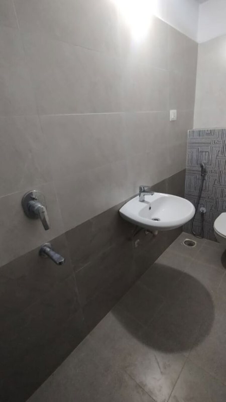 Bathroom, fortune-green-homes-sapphire 2.5 Bedroom 1350 Sq.Ft. Apartment In Tellapur Hyderabad 10702434