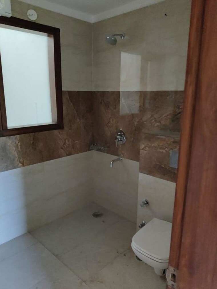 Bathroom, sector 45 3 Bedroom 1850 Sq.Ft. Builder Floor In Sector 45 Gurgaon 10702453