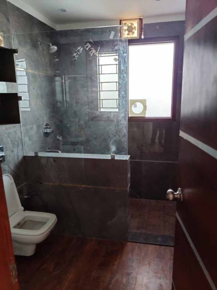 Bathroom, sector 45 3 Bedroom 1850 Sq.Ft. Builder Floor In Sector 45 Gurgaon 10702453
