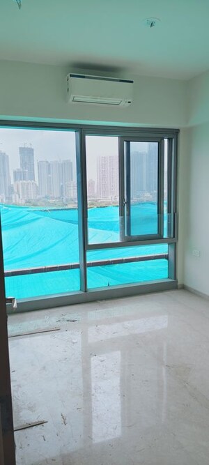 Room in 2 BHK Apartment at Piramal Aranya, Byculla – for Sale