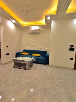 Parking in 3 BHK Builder Floor at BPTP Amstoria, Sector 102 – for Sale
