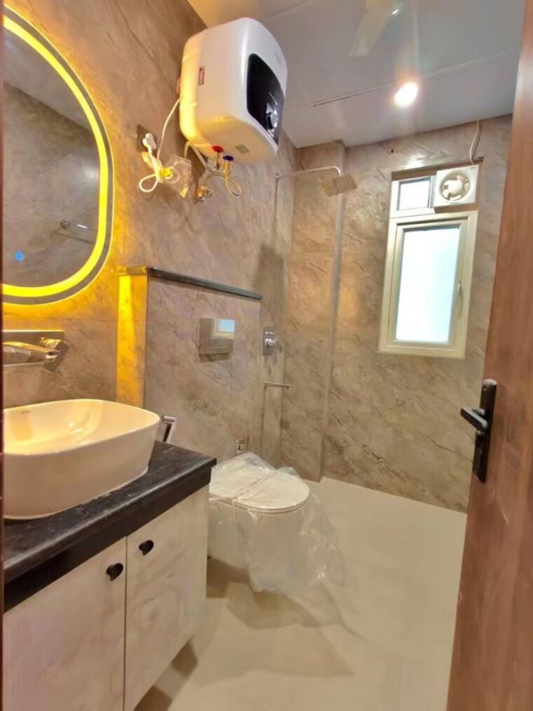 Bathroom, bptp-amstoria 3 Bedroom 181 Sq.Yd. Builder Floor In Sector 102 Gurgaon 10702449