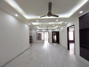 Room in 4 BHK Builder Floor at Sector 31 – for Rent